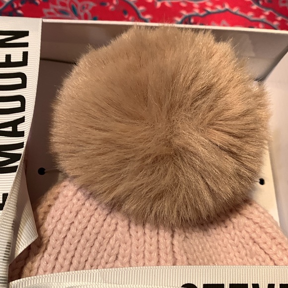 NWT Steve Madden Slipper/Knit Hat Set, Blush.  Sz M 7/8. - Picture 6 of 12